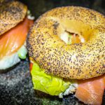 Bagel met kruidenroomkaas en zalm