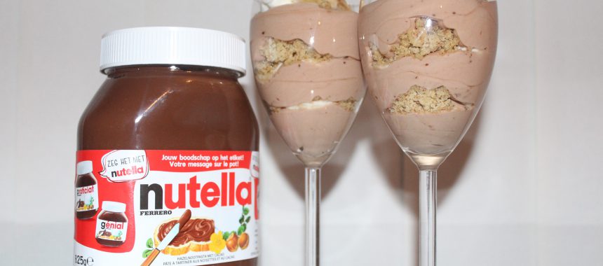 Nutella mousse met banaan en walnoot