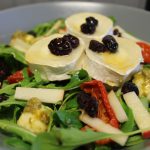 Geitenkaas salade met veenbessen en honing