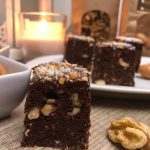 Dadels, de basis voor deze no-bake brownie