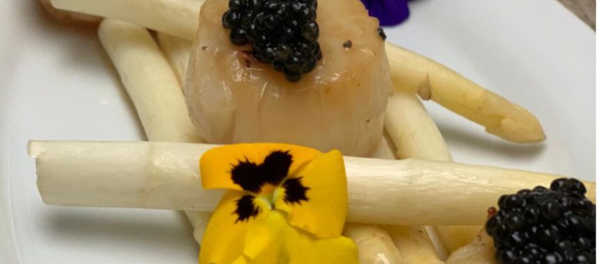 Sint-jakobsvruchten met mini-asperges